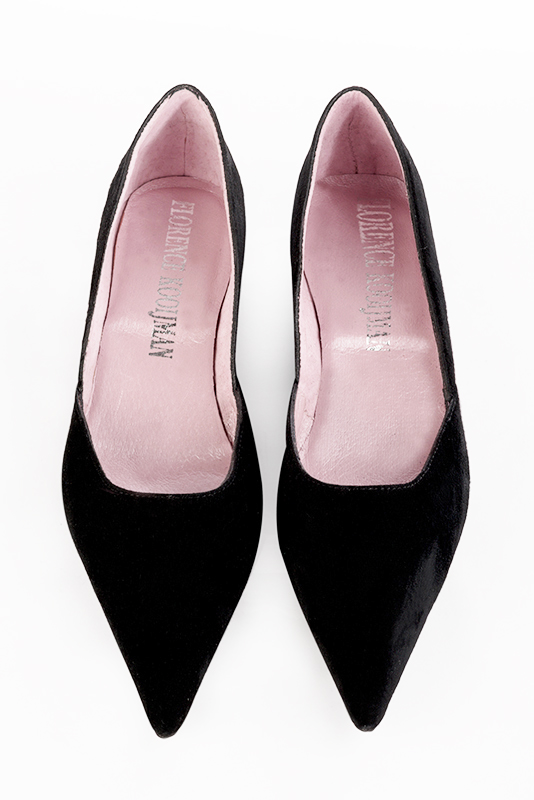 Matt black women's open arch dress pumps. Pointed toe. Flat block heels. Top view - Florence KOOIJMAN
